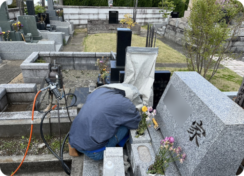 現地での彫刻作業